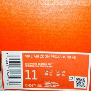 Nike Men's Air Zoom Pegasus 39, size 11 wide 4e, black and white